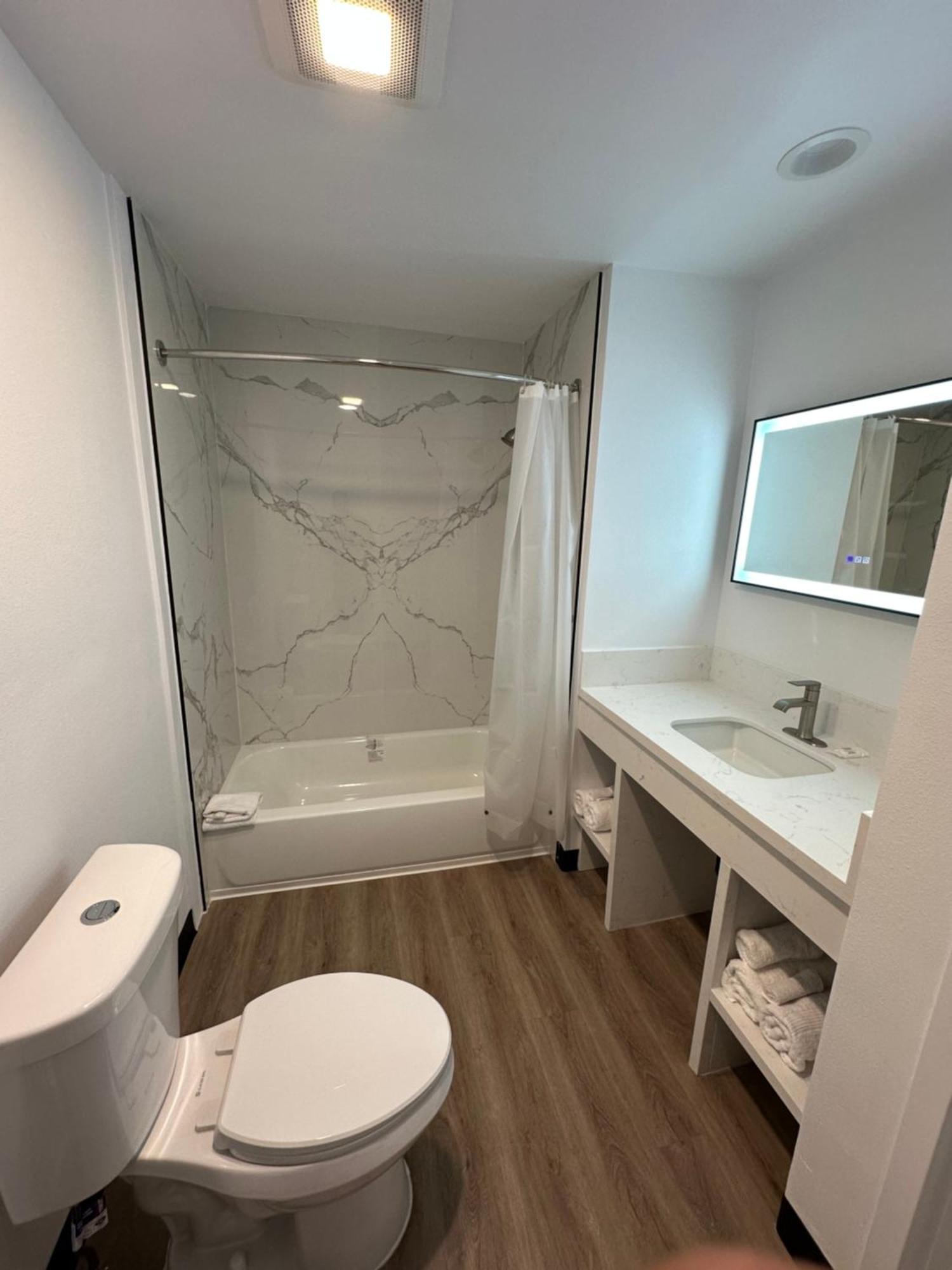 Hyland Inn Van Nuys — Photos 3